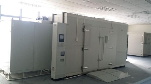 Ultimo blog dell'azienda WalkIn Chambers ambientali: conformità IEC 60068 e selezione intelligente per gli ingegneri di laboratorio